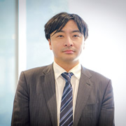虞専任講師の写真