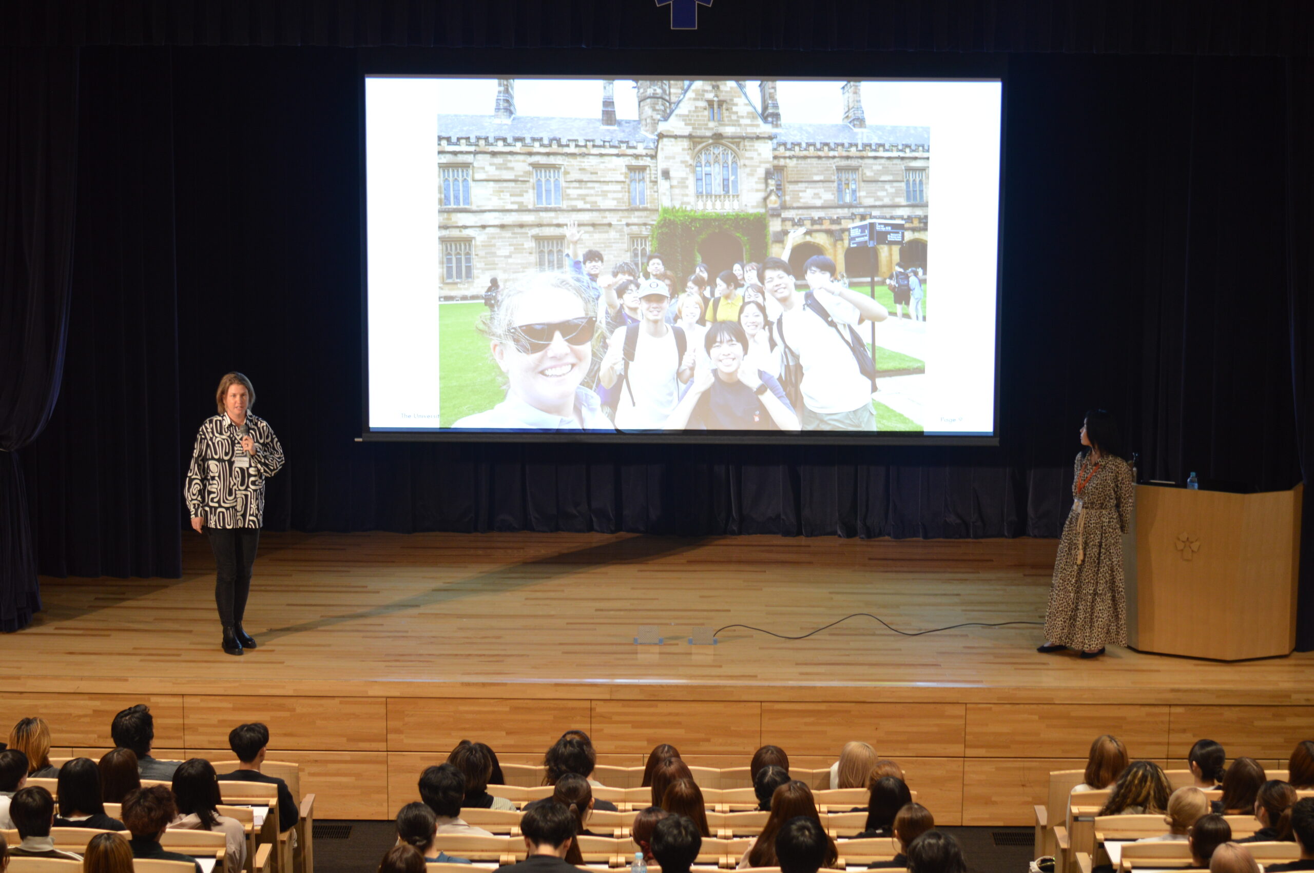 シドニー大学准教授 Victoria Rawlings氏を迎え、第1回 国際学部開設記念特別講演を開催しました