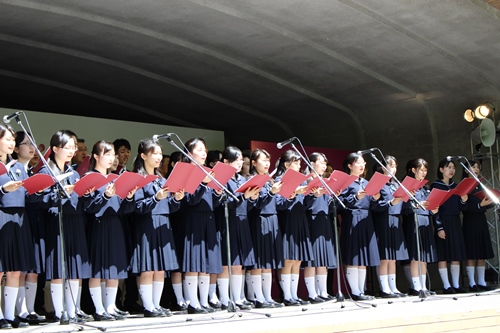 女子高音楽科生徒等による合唱