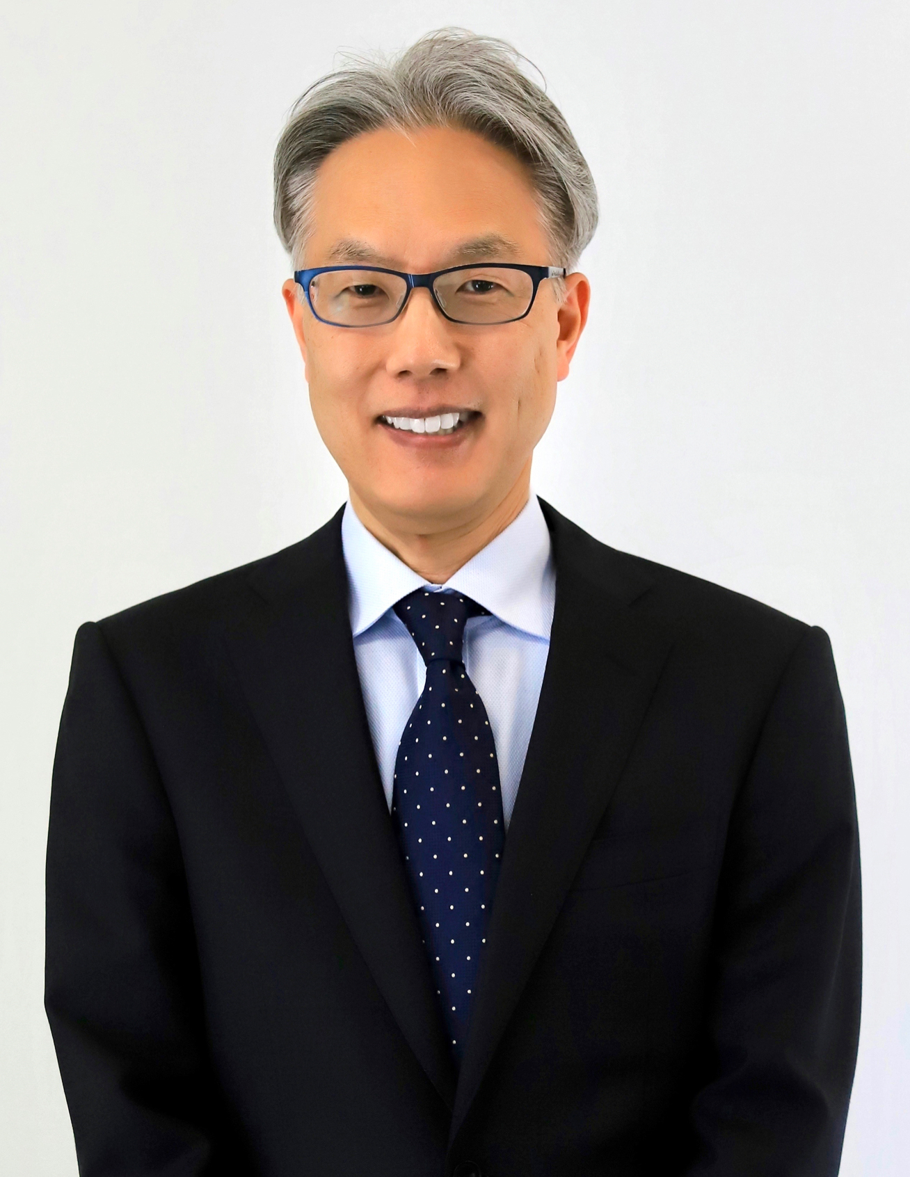 文学研究科長　柳町　智治 教授