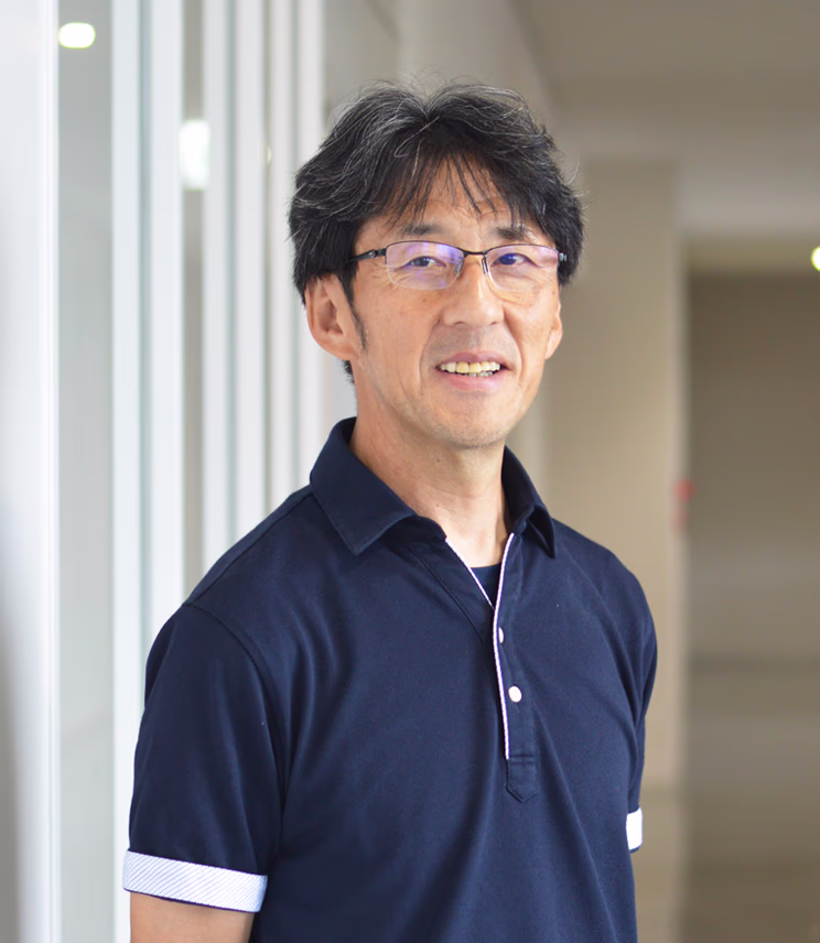 経済法学科長 足立 清人
