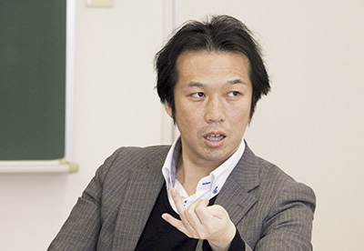 松岡准教授の顔写真