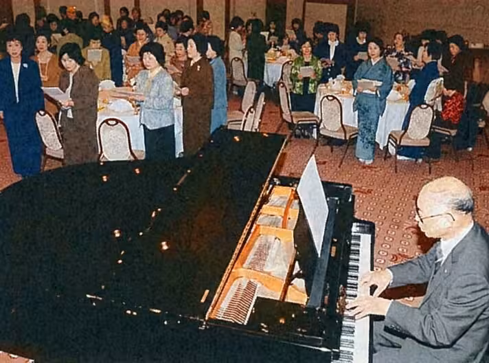 同窓生一同による校歌斉唱